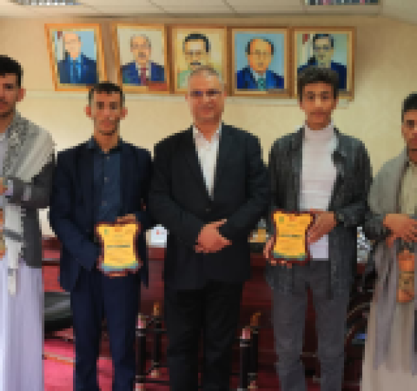 رئيس جامعة إب يستقبل المشاركين في مسابقة ومهرجان الشعر الخامس بين الجامعات اليمنية رئيس جامعة إب يستقبل المشاركين في مسابقة ومهرجان الشعر الخامس بين الجامعات اليمنية