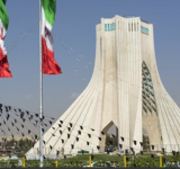 طهران يمكن إعادة فتح هرمز إذا توفرت الظروف بعيد ا عن الضغط والتهديد الأمريكي طهران يمكن إعادة فتح هرمز إذا توفرت الظروف بعيد ا عن الضغط والتهديد الأمريكي