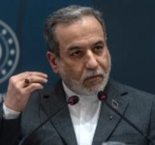 وزير الخارجية الإيراني 12 عام ا من الحرب أثبتت فشل الحل العسكري في اليمن وزير الخارجية الإيراني 12 عام ا من الحرب أثبتت فشل الحل العسكري في اليمن