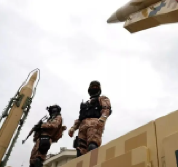 إيران تلو ح بأسلحة أشد تدميرا لدينا جدة القنابل إيران تلو ح بأسلحة أشد تدميرا لدينا جدة القنابل