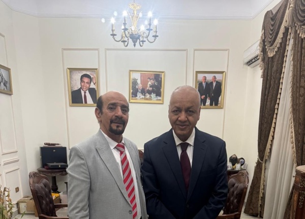 النائب الشيخ سنان العجي يلتقي النائب المناضل مصطفى بكري ويشيد بمواقفه ومواقف جمهورية مصر الشقيقة القومية والعربية