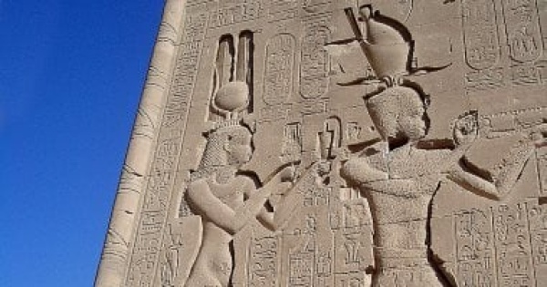 قيصرون كيف انتهى حكم البطالمة فى مصر بمقتل آخر أبنائهم