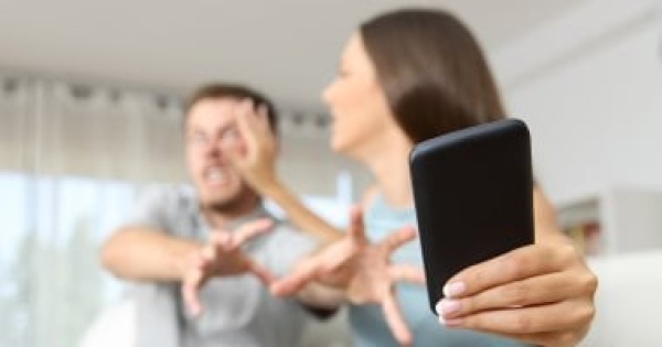 مش كل تغيير معناه خيانة 4 سلوكيات تحتاج إلى الانتباه والحوار بين الزوجين مش كل تغيير معناه خيانة 4 سلوكيات تحتاج إلى الانتباه والحوار بين الزوجين