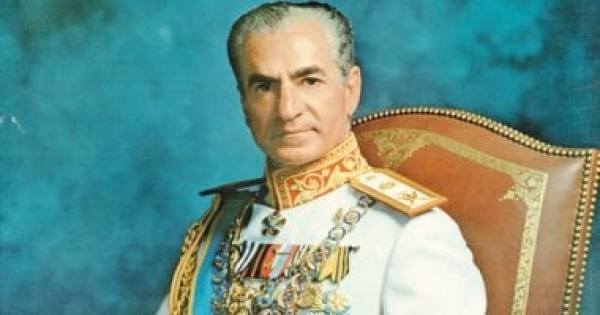 الشاة يهرب من إيران بعد فشل محاولته عزل محمد مصدق هل قادت أمريكا العملية الشاة يهرب من إيران بعد فشل محاولته عزل محمد مصدق هل قادت أمريكا العملية