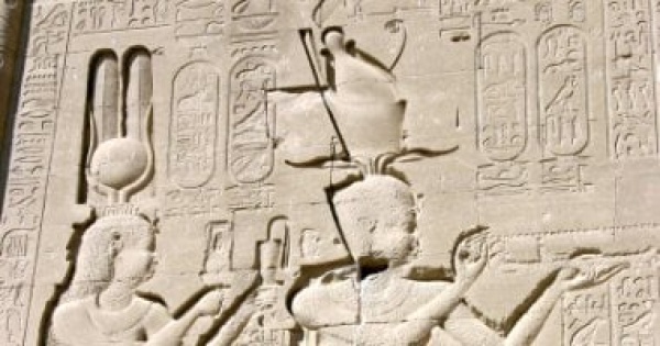 قيصرون ملكا على مصر ما حكاية آخر ملوك البطالمة