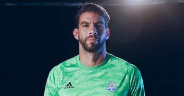 شريف إكرامي يعلن الاعتزال اليوم أترك الملعب لكن لن أترك اللعبة والأهلي غير شريف إكرامي يعلن الاعتزال اليوم أترك الملعب لكن لن أترك اللعبة والأهلي غير