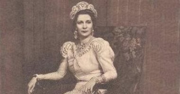 ميلاد الملكة نازلى كيف صورتها الكتب