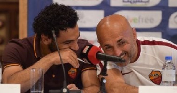 سباليتي محمد صلاح يمنح الكرة الذهبية لكل من يدربه