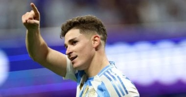 إشبيلية ضد أتلتيكو مدريد برشلونة يلجأ لحيلة لضم ألفاريز من بوابة الهلال السعودي إشبيلية ضد أتلتيكو مدريد برشلونة يلجأ لحيلة لضم ألفاريز من بوابة الهلال السعودي