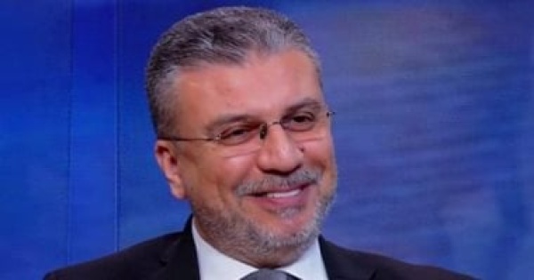 تكريم عمرو الليثي بمهرجان سيمفوني للفنون وإهداؤه درع التميز الإعلامي