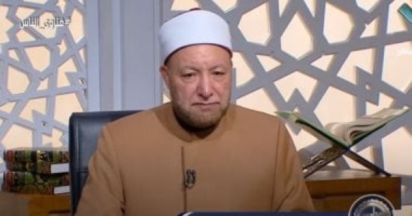 هل رش المياه في الشوارع أمام البيوت والمحلات حلال أم حرام أمين الفتوى يجيب