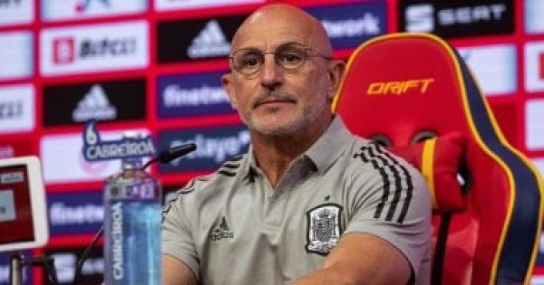 الكرة الذهبية 2026 دي لا فوينتي ينافس إنريكي فى سباق أفضل مدرب الكرة الذهبية 2026 دي لا فوينتي ينافس إنريكي فى سباق أفضل مدرب