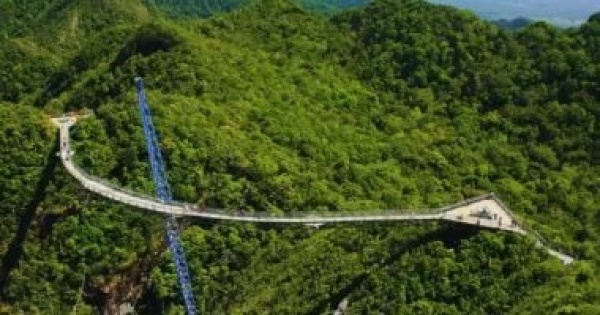 لعشاق المغامرة والأدرينالين أشهر 5 جسور زجاجية معلقة فى العالم لعشاق المغامرة والأدرينالين أشهر 5 جسور زجاجية معلقة فى العالم