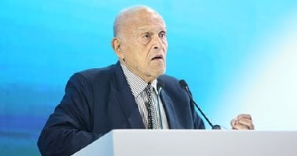 هل تكون شخصية معرض الكتاب 2027 من الأحياء لأول مرة في تاريخه