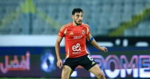 جلسة هامة لحسم مصير عودة أكرم توفيق للأهلي خلال ميركاتو الصيف