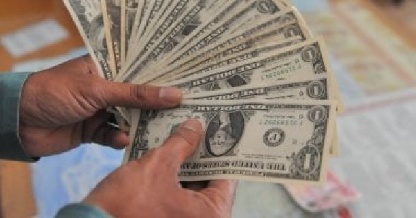 51 76 جنيه سعر الدولار اليوم فى البنك المركزى المصرى 51 76 جنيه سعر الدولار اليوم فى البنك المركزى المصرى