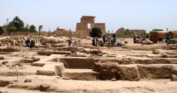 السياحة والآثار تطلق مدرسة للحفائر للمبتدئين بسقارة وأبو صير السياحة والآثار تطلق مدرسة للحفائر للمبتدئين بسقارة وأبو صير