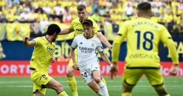 ريال مدريد يتحدى فياريال لمواصلة مطاردة برشلونة في الدوري الإسباني