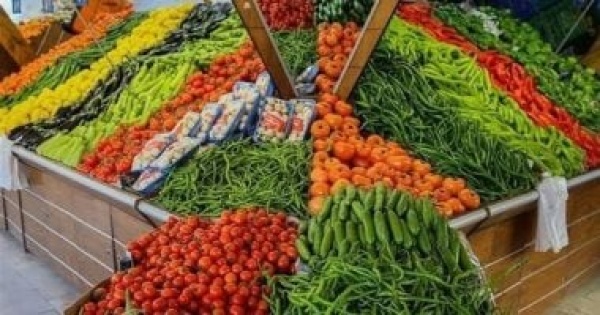 استقرار أسعار الخضروات والفاكهة بسوق العبور والطماطم تسجل 6 جنيهات