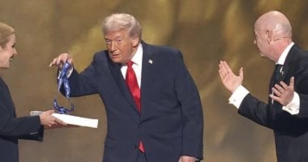قبل نهائي كأس العالم 3 كتب تكشف كواليس الفيفا بين إدارة اللعبة وأزمات الفساد قبل نهائي كأس العالم 3 كتب تكشف كواليس الفيفا بين إدارة اللعبة وأزمات الفساد
