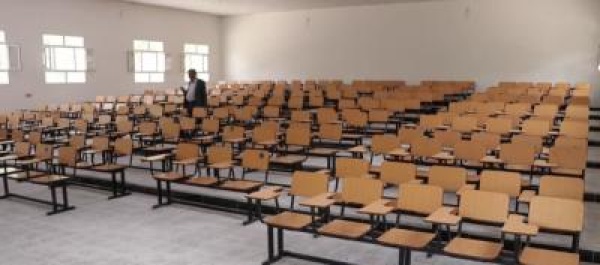 نائب وزير التربية والتعليم والبحث العلمي ومحافظ ذمار يفتتحا قاعة كلية الشريعة