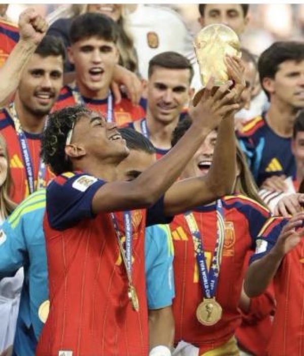 تتويج أسطوري ي شعل الحماس فرحة الانتصار تكتمل برفع الكأس التاريخي تتويج أسطوري ي شعل الحماس فرحة الانتصار تكتمل برفع الكأس التاريخي