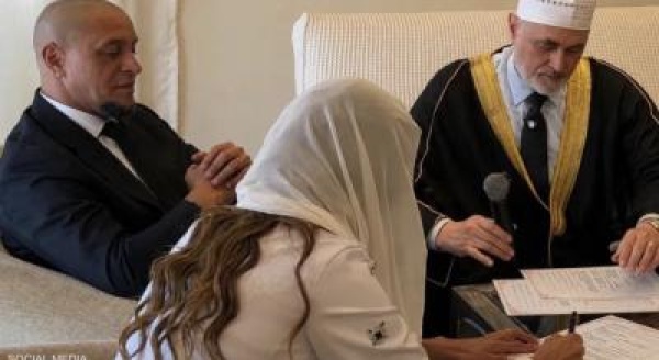 روبرتو كارلوس يكسر صمته ويحسم جدل اعتناقه الإسلام