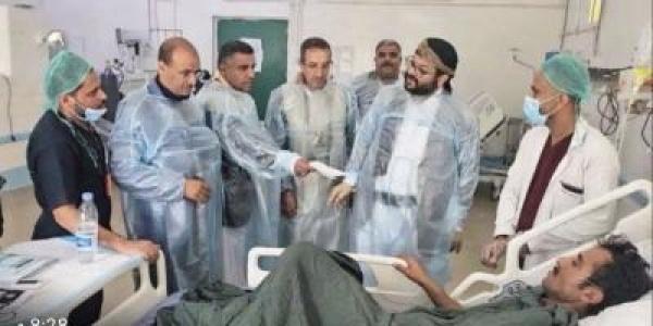 الرويشان وشيبان وبادر يزورون جـرحى القــوات المسلــحة في هيئة مستشفى ذمار العام الرويشان وشيبان وبادر يزورون جـرحى القــوات المسلــحة في هيئة مستشفى ذمار العام