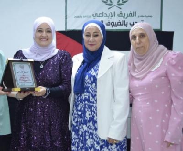 كر م منتدى الفريق الإبداعي للث قافة والفنون الأديبة أ د سناء الش علان بنت نعيمة أ كر م منتدى الفريق الإبداعي للث قافة والفنون الأديبة أ د سناء الش علان بنت نعيمة أ