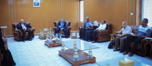 رئيس جامعة عدن يبحث استعدادات المشاركة في تصنيف الجامعات العربية 2026م