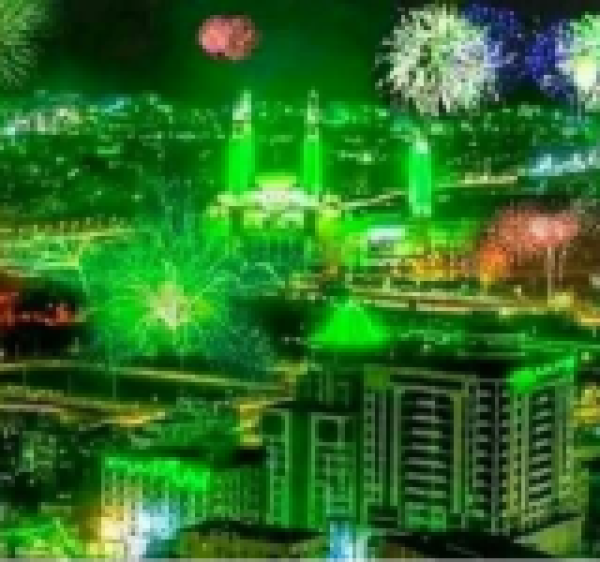 استكمال التجهيزات في الساحات لاستقبال المولد النبوي استكمال التجهيزات في الساحات لاستقبال المولد النبوي