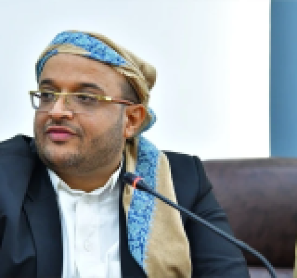 دعوة هامة من محافظ تعز للمغرر بهم دعوة هامة من محافظ تعز للمغرر بهم
