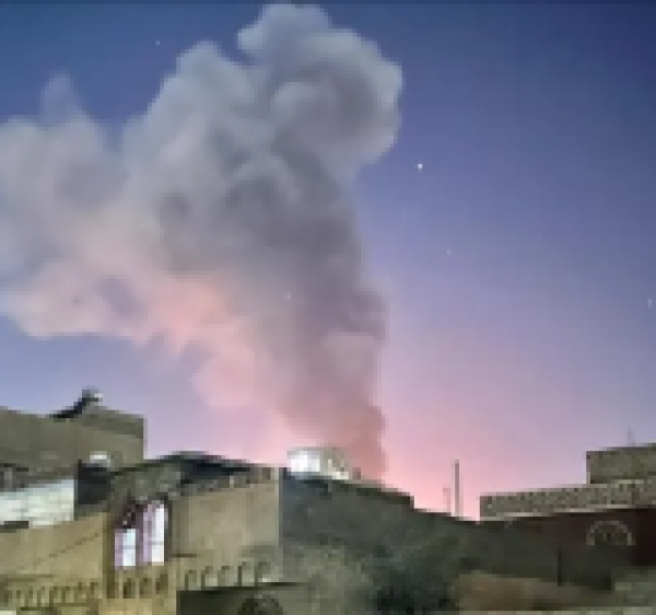 انتشال ضحايا من منزلين استهدفهما العدوان في الجوف انتشال ضحايا من منزلين استهدفهما العدوان في الجوف