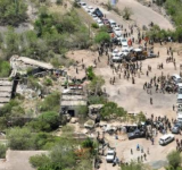 طيران العدو يستهدف منفذ جولة القصر بتعز طيران العدو يستهدف منفذ جولة القصر بتعز
