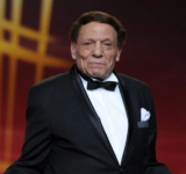 عادل إمام يعود إلى الواجهة بفيلم يوثق مسيرته الفنية عادل إمام يعود إلى الواجهة بفيلم يوثق مسيرته الفنية