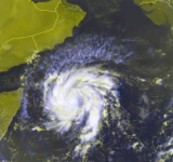 اعصار مداري باتجاه سواحل اليمن