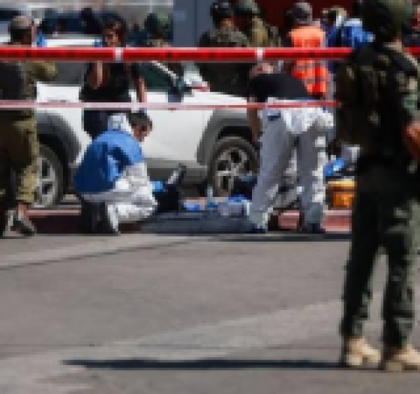 مقتل جنديين صهيونيين وإصابة 4 آخرين بعملية الخليل واستشهاد منفذيها