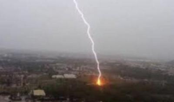 المطر يفيض بالوجع صاعقة رعدية تخطف عائلة كاملة في فرع العدين