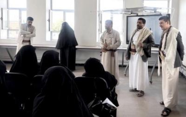 نائب وزير التربية والتعليم ومحافظ ذمار يتفقدان سير البرنامج التدريبي للقاعدة اليمانية