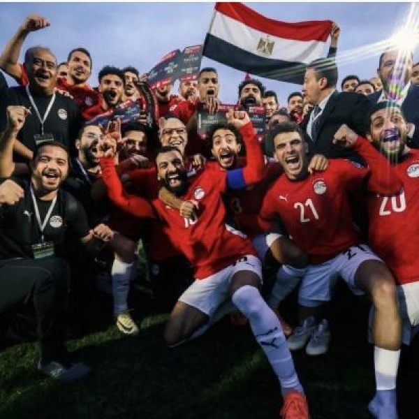 فرحة العمر بنكهة مونديالية قاعة زفاف مصرية تتحول إلى مدرج جماهيري صاخب