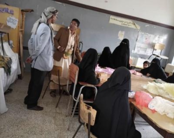 غرامة يطلع على سير العملية التعليمية في فصول محو الأمية وتعليم الكبار بمدينة رداع غرامة يطلع على سير العملية التعليمية في فصول محو الأمية وتعليم الكبار بمدينة رداع