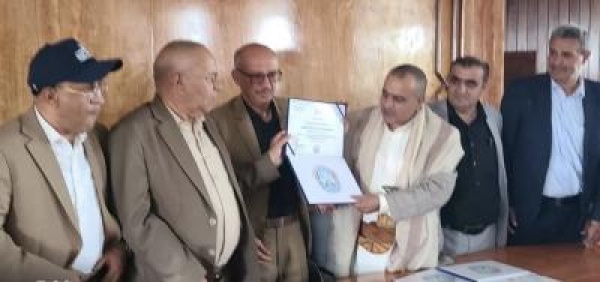 جامعة ذمار تكر م المؤسسة العامة للاتصالات وتتسل م 30 جهاز حاسوب