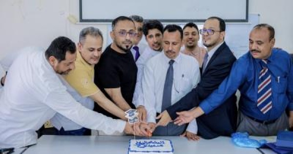 كلية العلوم الإدارية بجامعة عدن تحتفي بأول دفعة في برنامج دكتوراه إدارة الأعمال