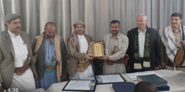 محافظ ذمار يكرم وكيل نيابة الأموال العامة السابق قاضي محكمة شرق ذمار الابتدائية
