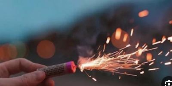حظر الألعاب النارية متأخرا وغرامة 100 ألف ريال بصنعاء الداخلية تحذر من استخدامها حظر الألعاب النارية متأخرا وغرامة 100 ألف ريال بصنعاء الداخلية تحذر من استخدامها