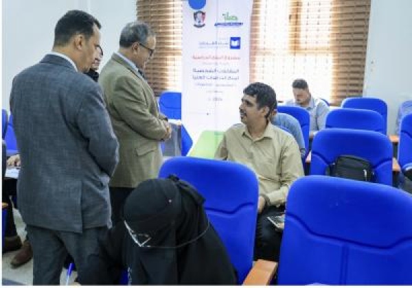 رئيس جامعة عدن يتفقد امتحان المفاضلة لمنح الدكتوراه في المحاسبة رئيس جامعة عدن يتفقد امتحان المفاضلة لمنح الدكتوراه في المحاسبة