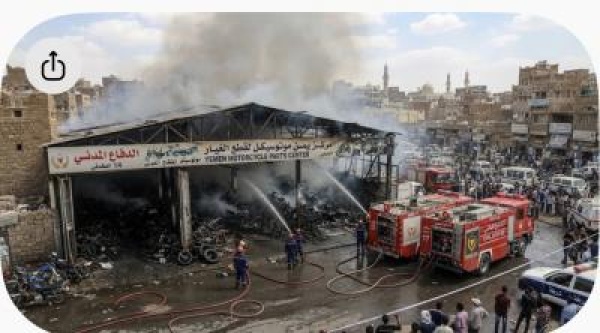 الدفاع المدني يخمد حريق ا في هنجر لقطع غيار الدراجات النارية بأمانة العاصمة