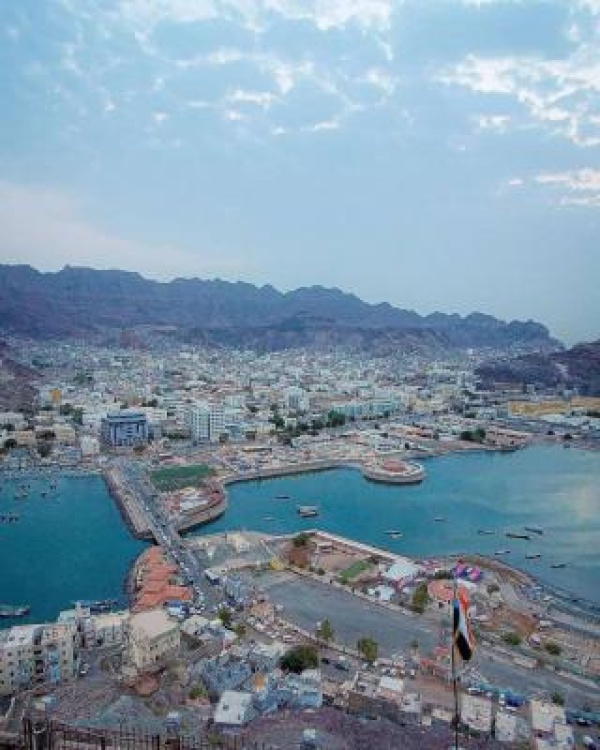 محافظ عدن يحم ل العدو السعودي مسؤولية عسكرة المواقع والمنشآت المدنية في المحافظات