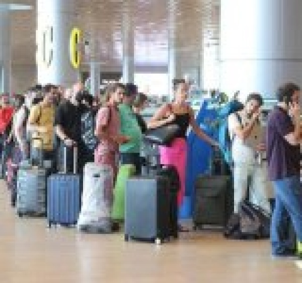 شلل في حركة طيران بن غوريون يهدد آلاف المسافرين في الأراضي المحتلة