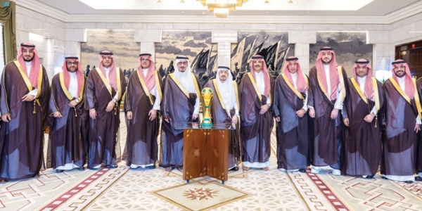 أمير الرياض يستقبل إدارة الهلال ويبارك تحقيق كأس الملك أمير الرياض يستقبل إدارة الهلال ويبارك تحقيق كأس الملك